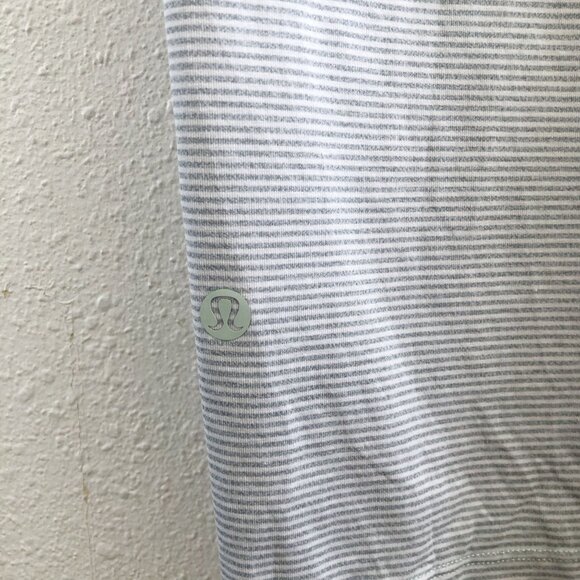LLULULEMON 5 Year Basic Short Sleeves Tee No Size Tag Check Measurements - Picture 8 of 8